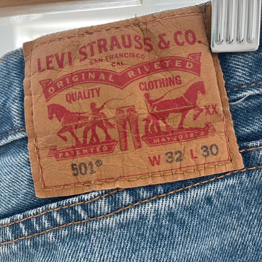Levi's 501 W32 L30 Jeans in Faded Blue Button Fly